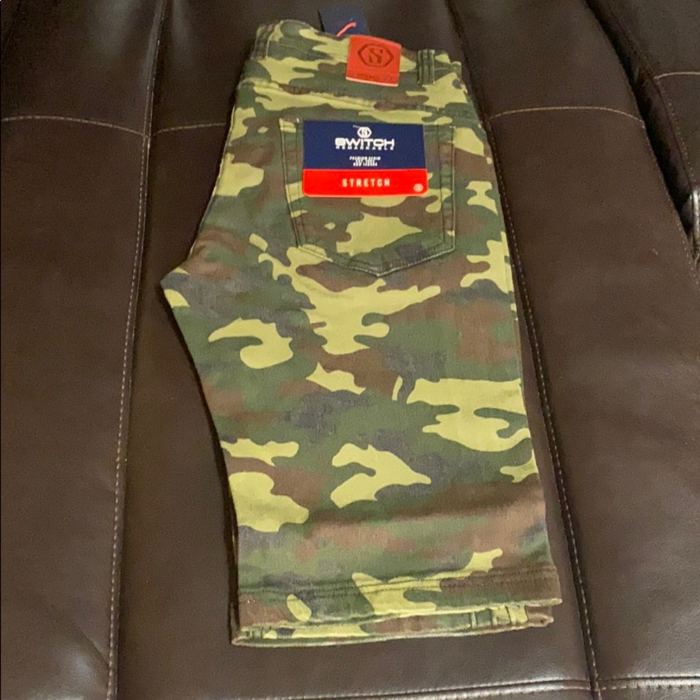 Men’s premium stretch camp shorts. New with tags